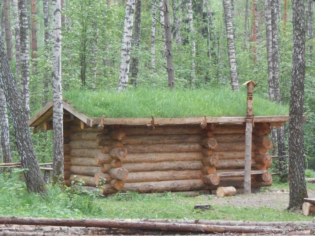 Реконструкция постройки X века в Гнёздове