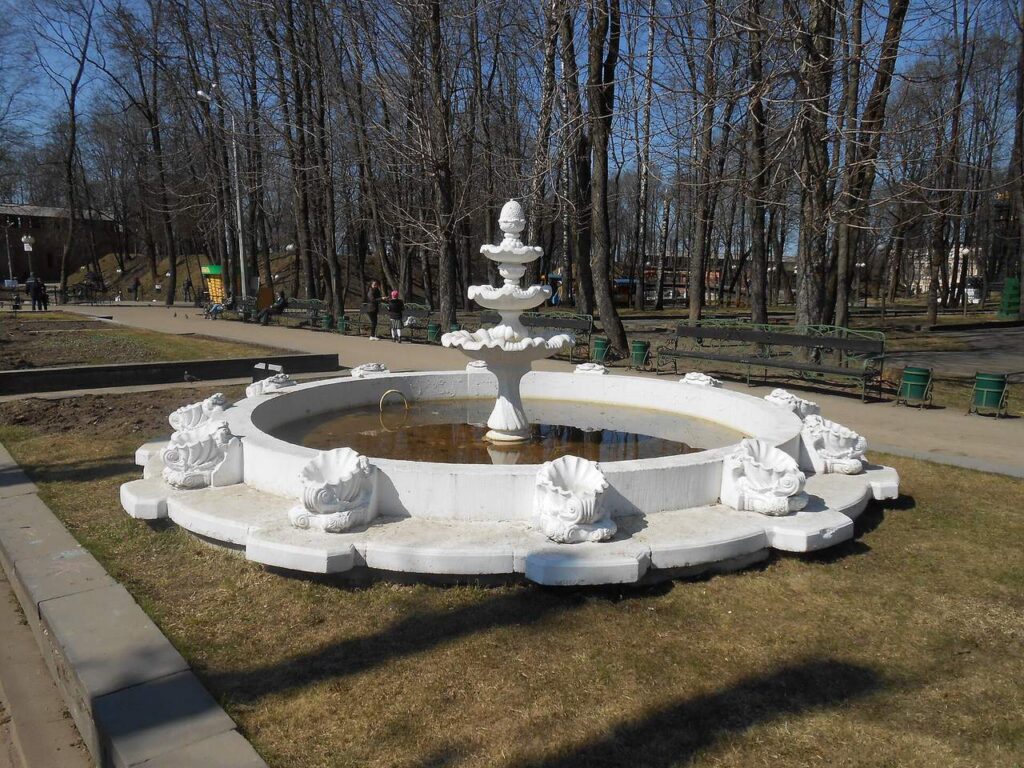 Памятники и достопримечательности сада